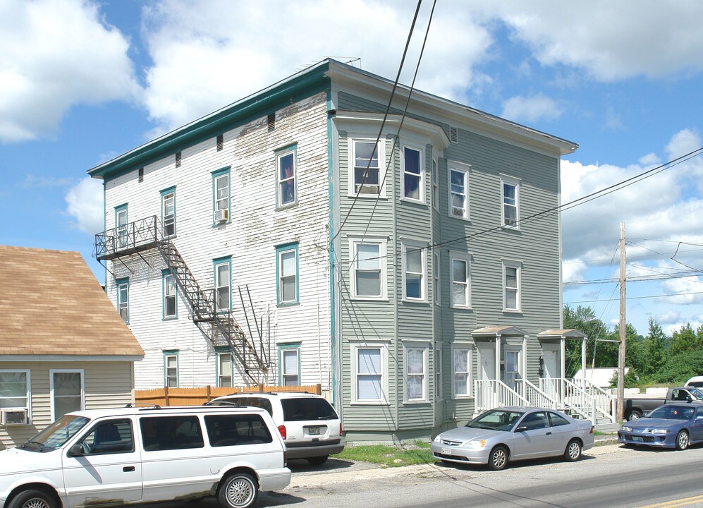 34 River St in Sanford, ME - Foto de edificio