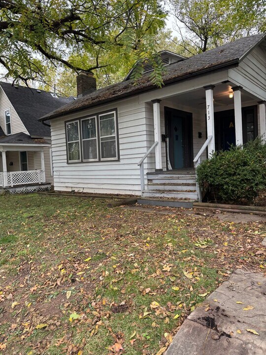 713 S Market Ave in Springfield, MO - Building Photo