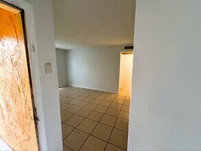 4425 Treehouse Ln in Tamarac, FL - Building Photo - Building Photo