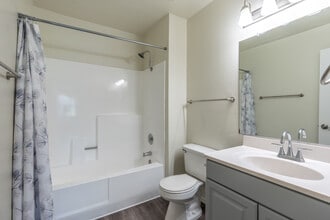 Concord Village in Riverside, CA - Foto de edificio - Interior Photo
