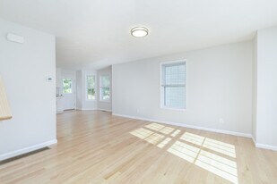 2 Pumpkin Cir in Tyngsboro, MA - Building Photo