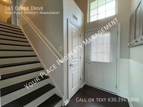 365 Devoe Dr in Oswego, IL - Building Photo - Building Photo
