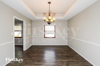 5813 NW Aspen Ln in Kansas City, MO - Building Photo - Building Photo