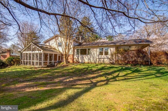 8805 Honeybee Ln in Bethesda, MD - Building Photo - Building Photo