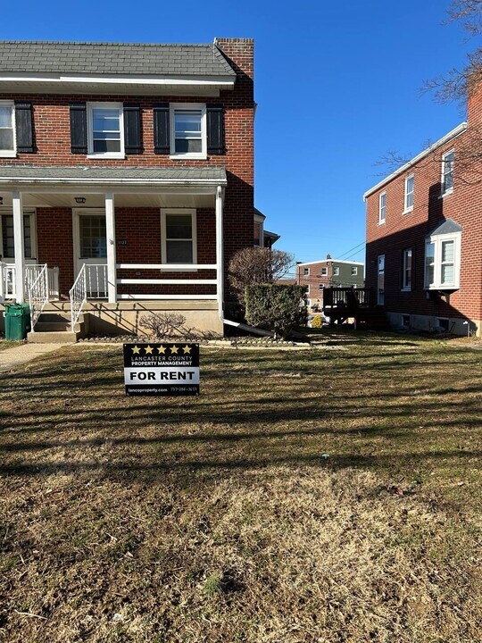 1127 Jamaica Rd in Lancaster, PA - Building Photo
