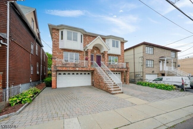 284 John St in Cliffside Park, NJ - Building Photo - Building Photo