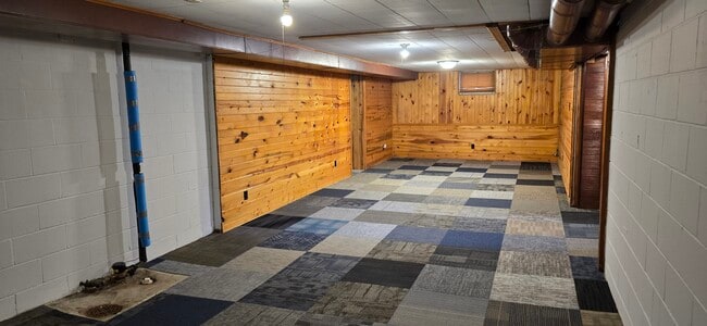 2027 Glenbrook Dr in Des Moines, IA - Building Photo - Building Photo