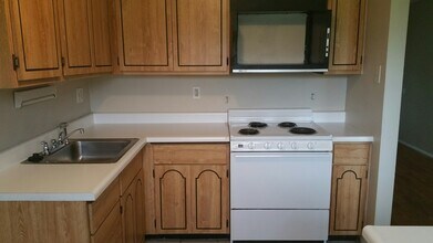 10304 Bon Oak Dr in Dellwood, MO - Building Photo - Building Photo