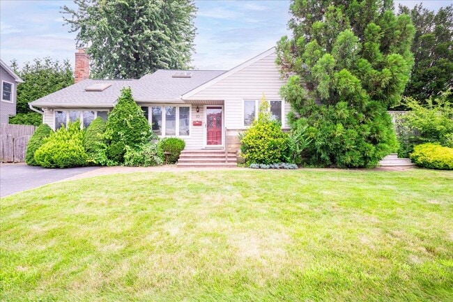 property at 10 Seneca Dr