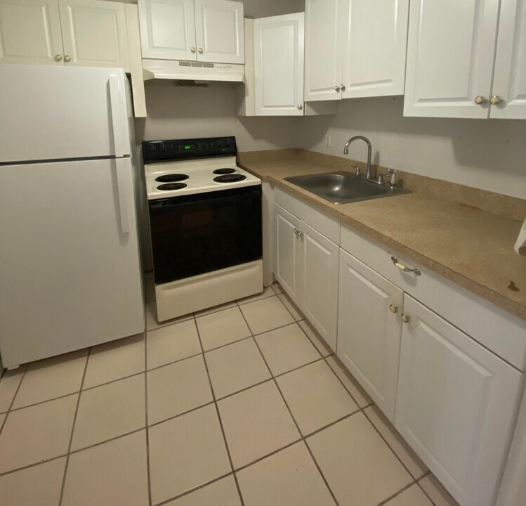 152 Camden G in West Palm Beach, FL - Building Photo