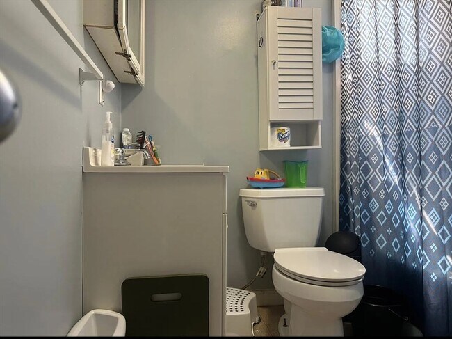 136 Tecumseh St in Fall River, MA - Building Photo - Building Photo