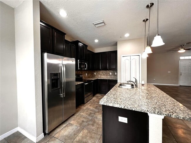 8613 Andalucia Field Dr in Tampa, FL - Building Photo - Building Photo