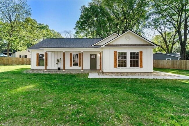 property at 1921 Hazelwood Dr SE