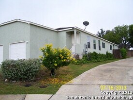 11214 Center Point Rd in San Antonio, TX - Building Photo