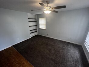 9616 Elm Lake Dr in Louisville, KY - Building Photo - Building Photo