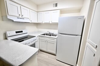 Sunrise Vista in Phoenix, AZ - Foto de edificio - Building Photo