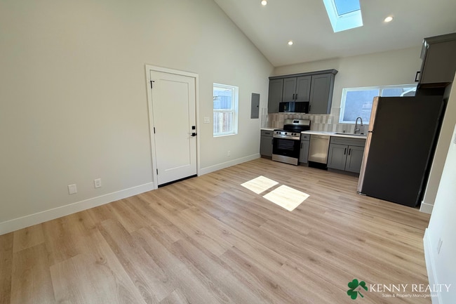 112 Cuesta Dr in South San Francisco, CA - Building Photo - Building Photo