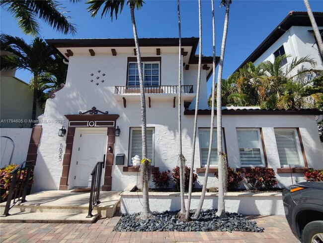 property at 1823 S Bayshore Ln