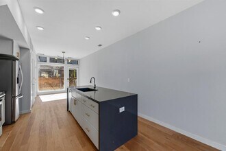 2002 E 7th St in Austin, TX - Building Photo - Building Photo