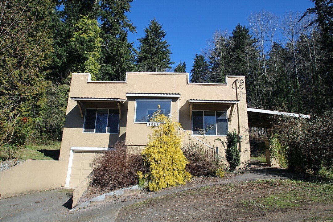 8428 NE Bothell Way in Bothell, WA - Building Photo