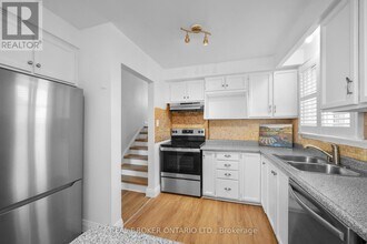 2518 Harman Ct in Mississauga, ON - Building Photo - Building Photo