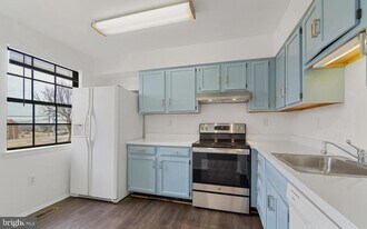 21 Holland Hill Ct in Catonsville, MD - Building Photo