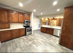 101 Oakwood Dr in Weatherford, TX - Building Photo - Building Photo