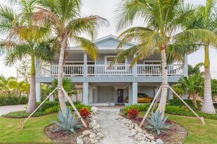 3604 E Maritana Dr in St Pete Beach, FL - Building Photo