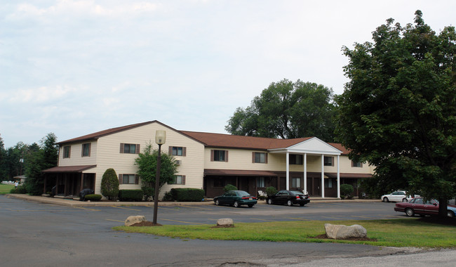 Maple Lane Apartments in Erie, PA - Building Photo - Building Photo