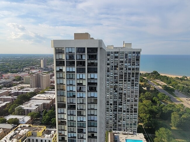 5415 N Sheridan Rd in Chicago, IL - Foto de edificio - Building Photo