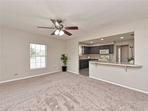 102 Taylor St in Hutto, TX - Building Photo - Building Photo