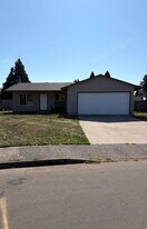 252 NE Palomar Ct in Hillsboro, OR - Building Photo
