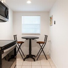 9330 Lagoon Pl in Davie, FL - Building Photo - Building Photo