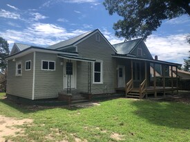 106 Corbett St in Snow Hill, NC - Building Photo