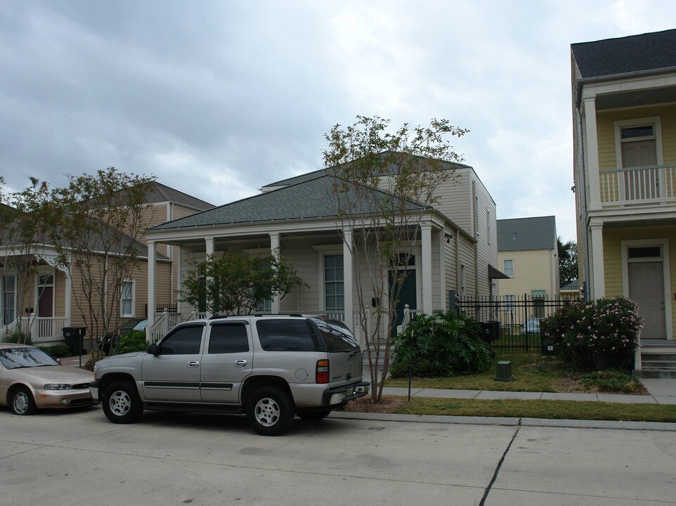 822 St Mary Dr in New Orleans, LA - Foto de edificio