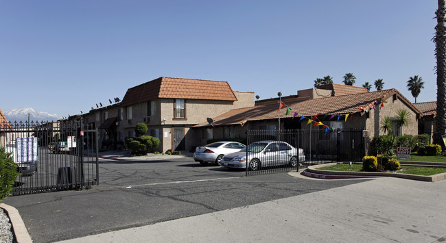 Gold Lynn Apartments in San Bernardino, CA - Building Photo - Building Photo