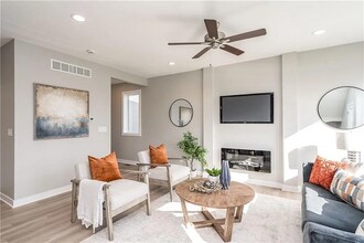 15302 Goldenrod Dr in Urbandale, IA - Foto de edificio - Building Photo