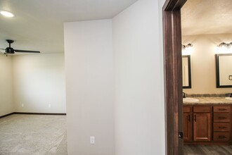 600-620 W Samantha St in Tea, SD - Foto de edificio - Building Photo