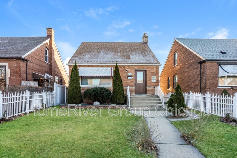 11123 S Ave E in Chicago, IL - Building Photo
