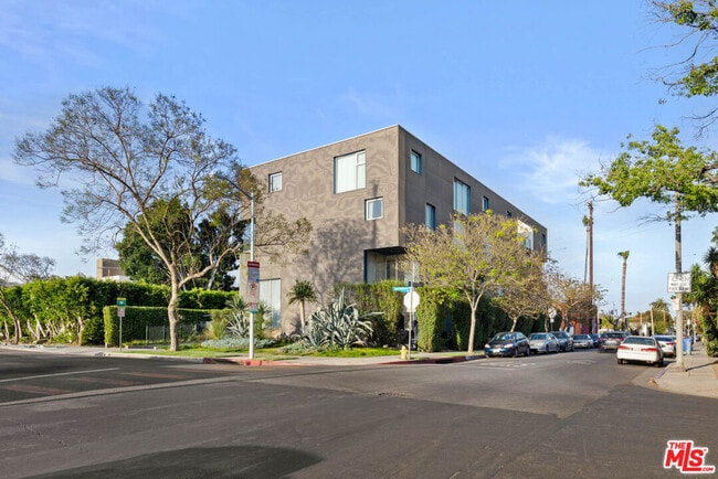 7907 Willoughby Ave in West Hollywood, CA - Building Photo - Building Photo