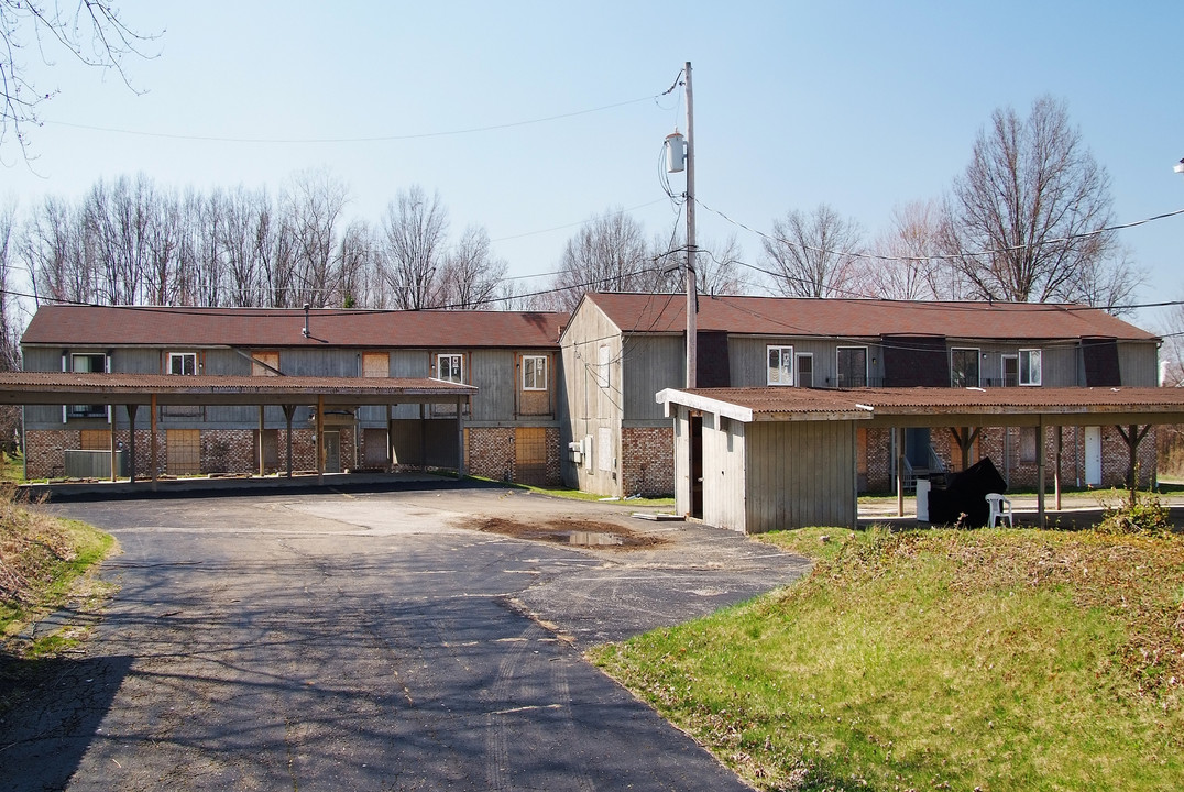 Stone Bridge Apartments in Uniontown, OH - Foto de edificio