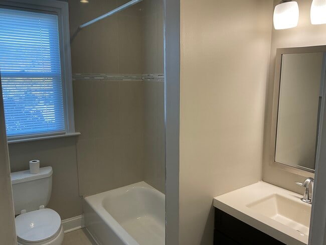 1631 Elaine St, Unit 2nd floor Apt in Philadelphia, PA - Foto de edificio - Building Photo