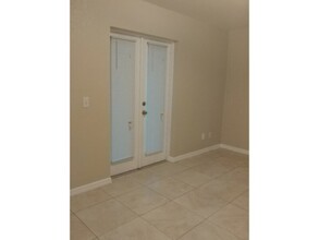 647 SE 13th Pl in Cape Coral, FL - Building Photo - Building Photo