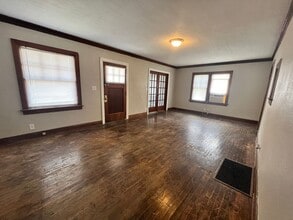 201 Old Mill Rd in Newton, KS - Building Photo - Building Photo