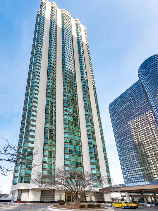 195 N Harbor Dr in Chicago, IL - Building Photo