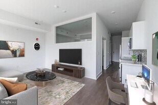 813 N Broad St in Philadelphia, PA - Building Photo