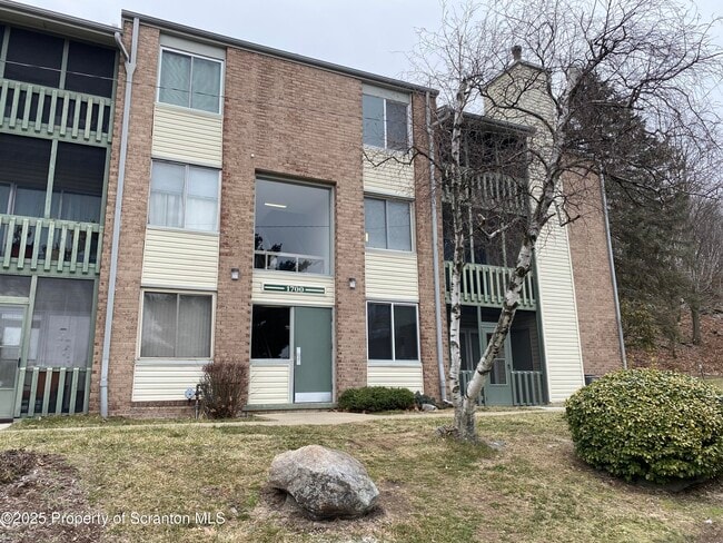 property at 1702 Summit Pointe