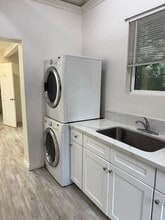 532 S Irving Blvd in Los Angeles, CA - Foto de edificio - Building Photo