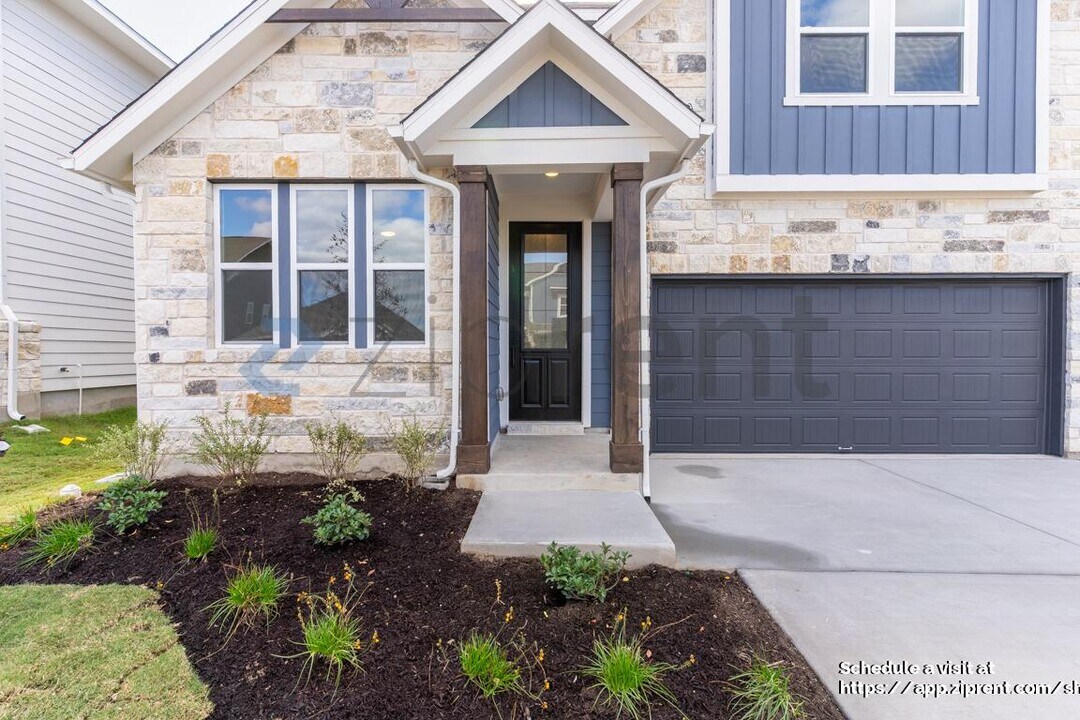 214 Lake Shore Dr in Dripping Springs, TX - Building Photo