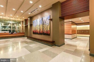 4600 S Four Mile Run Dr in Arlington, VA - Building Photo - Building Photo